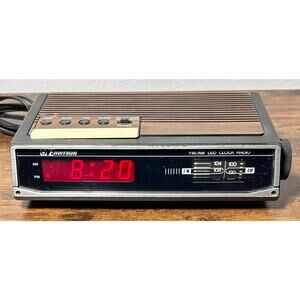 VINTAGE EMERSON RED 5500B FM/AM LED Alarm Clock Radio 1980's Wood Grain Retro!!